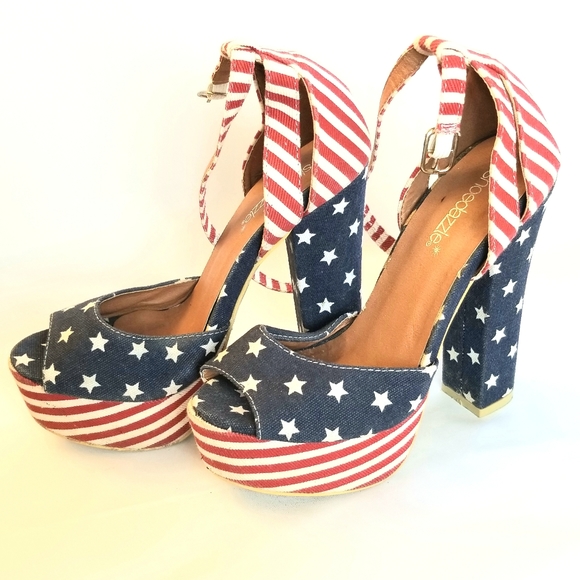 Shoe Dazzle Shoes - Shoe Dazzle Flag Print Platform Sandals 6